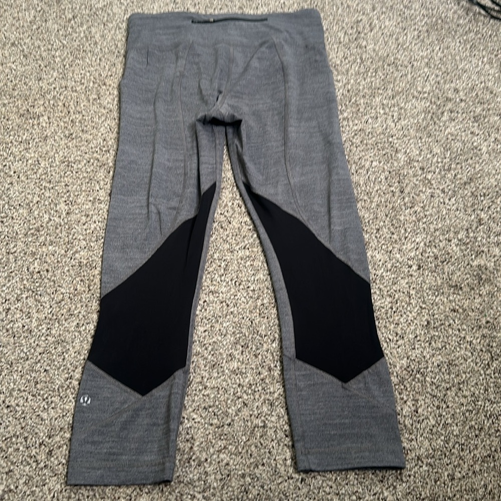 Lululemon gray and blue leggings size 6 yoga , workout, gym